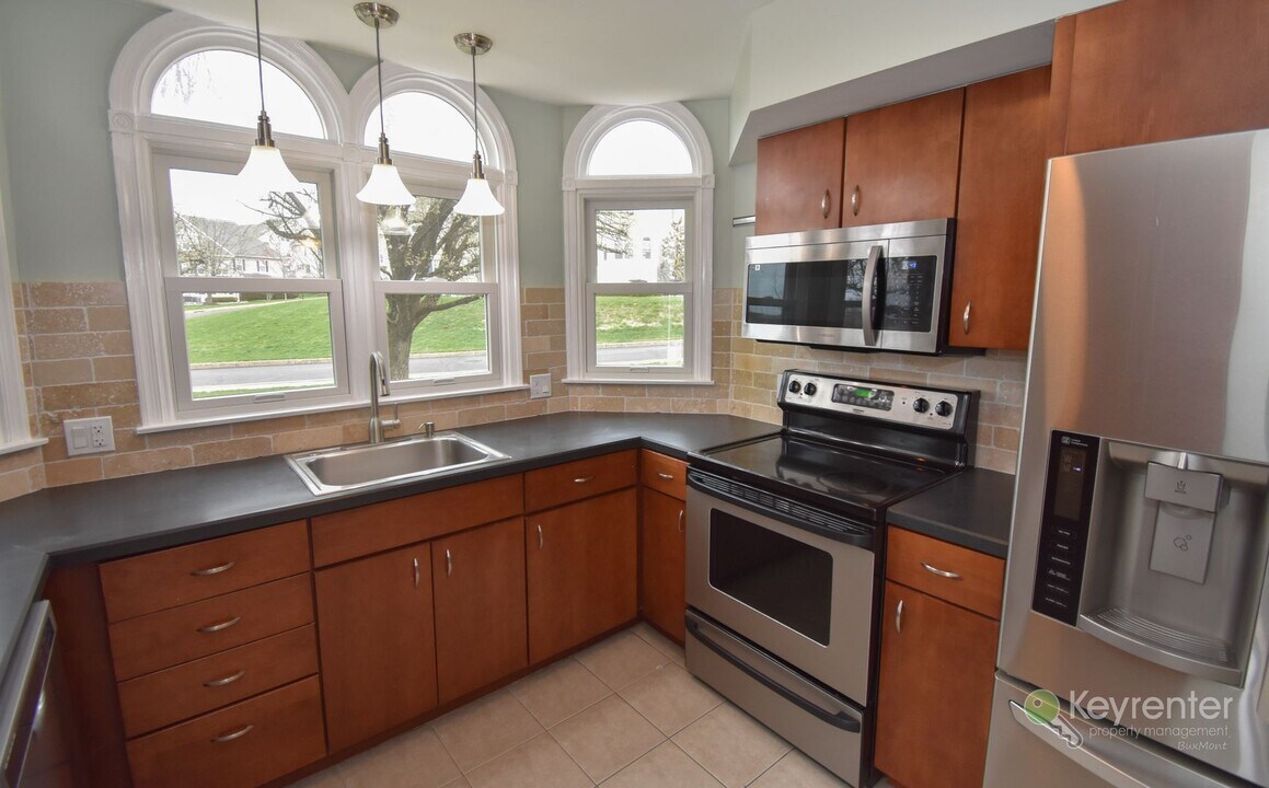 1401 Kathleen Ct in Jamison, PA - Building Photo