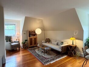 106 Francis St, Unit 2 in Brookline, MA - Building Photo - Building Photo