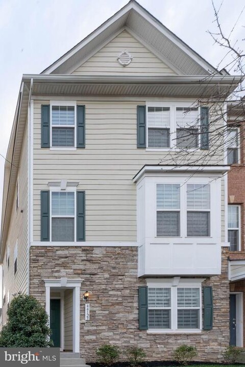 44125 Eastgate View Drive in Chantilly, VA - Building Photo