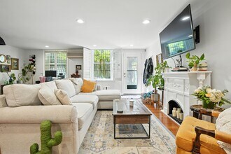 157 Beacon St, Unit 1 in Boston, MA - Building Photo - Building Photo