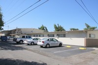 Parkwood Apartments in Stockton, CA - Foto de edificio - Building Photo