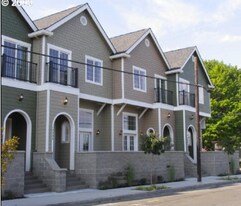 12284 SW 2nd St in Beaverton, OR - Building Photo