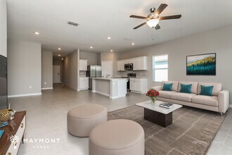 329 Kenilworth Dr in Kissimmee, FL - Building Photo - Building Photo