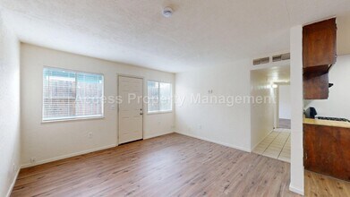 709 2nd St, Unit A in Modesto, CA - Foto de edificio - Building Photo