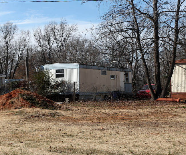 1376 Aladdin Dr in Shelby, NC - Building Photo - Building Photo