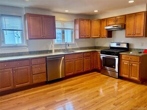 16 S Regent St in Port Chester, NY - Building Photo - Building Photo