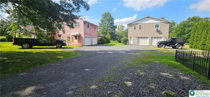 735 W Broad St in Quakertown, PA - Building Photo - Building Photo