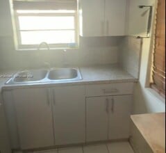 2735 NW 28th St in Miami, FL - Building Photo - Building Photo