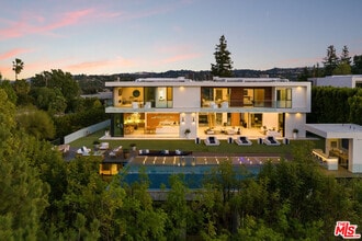 16801 Oak View Dr in Los Angeles, CA - Building Photo - Building Photo