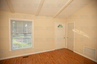 8722 Rollingwood Rd in Chapel Hill, NC - Building Photo - Building Photo