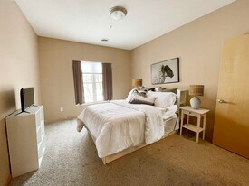 2850 Cedar Ave S, Unit 204 in Minneapolis, MN - Building Photo