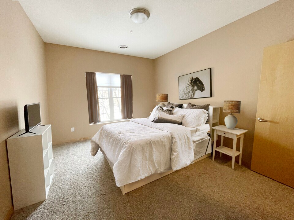 2850 Cedar Ave S, Unit 204 in Minneapolis, MN - Building Photo