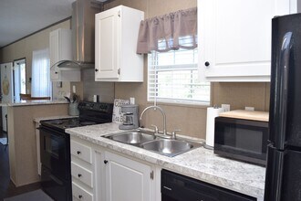 90 Pine Ridge Dr in Taylorsville, NC - Building Photo - Building Photo