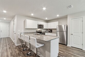 45356 Red Brick Dr in Callahan, FL - Building Photo - Building Photo