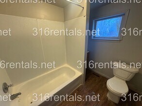 415 E Broadway St in Newton, KS - Building Photo - Building Photo