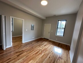 3513 N Sheffield Ave, Unit 1R in Chicago, IL - Foto de edificio - Building Photo