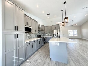 78795 Birchcrest Cir in La Quinta, CA - Building Photo - Building Photo