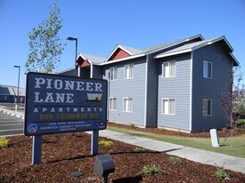 806 Shumway Rd in Omak, WA - Building Photo