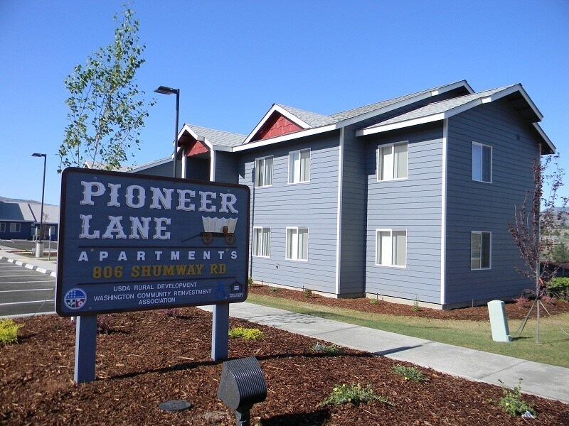 806 Shumway Rd in Omak, WA - Building Photo