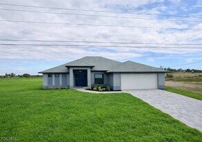 529 SE 7th St in Cape Coral, FL - Building Photo