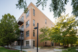 Summit Lofts in Creve Coeur, MO - Foto de edificio - Building Photo