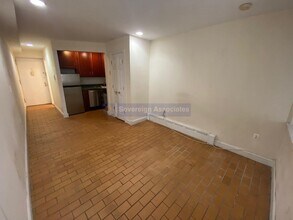 525 W 49th St-Unit -B in New York, NY - Foto de edificio - Building Photo