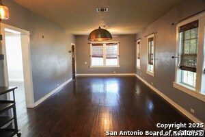419 W Lullwood Ave in San Antonio, TX - Building Photo - Building Photo