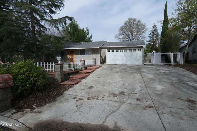 property at 611 Calle Pensamiento