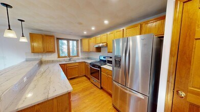 95 Pleasant St in Watertown, MA - Building Photo - Building Photo