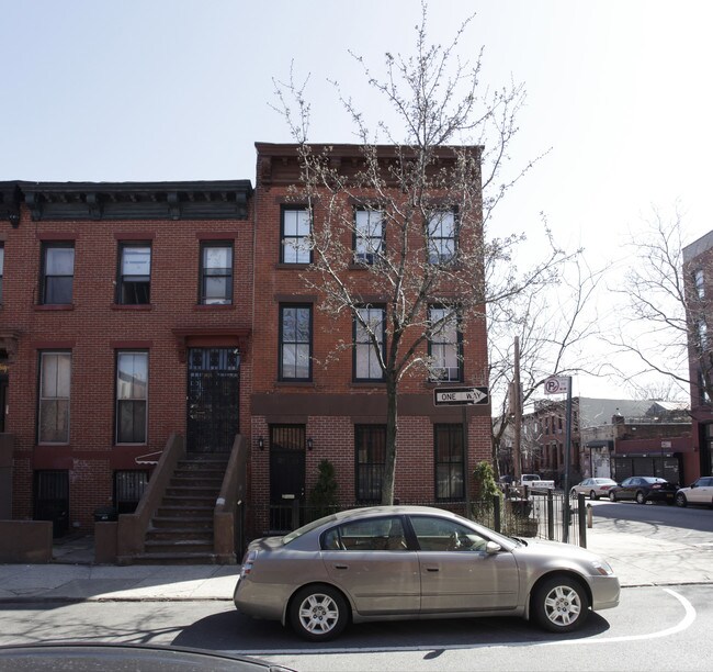 345 Hoyt St in Brooklyn, NY - Building Photo - Building Photo