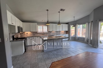 10014 Brookline Woods Dr in Bakersfield, CA - Building Photo - Building Photo