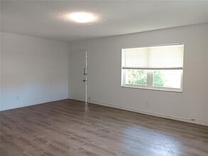 116 Southwest Jefferson Cir N in St. Petersburg, FL - Foto de edificio - Building Photo