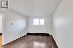 11 Olympic Dr in Kitchener, ON - Building Photo