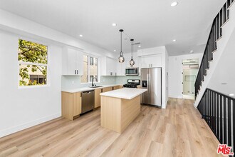 4337 Dixie Canyon Ave in Los Angeles, CA - Building Photo - Building Photo
