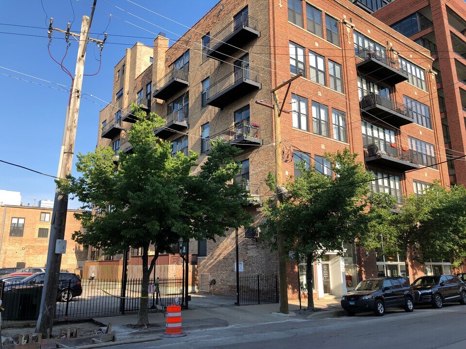 215 N Aberdeen St in Chicago, IL - Building Photo