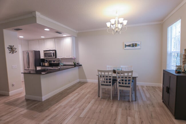 266 Iris Dr in Jupiter, FL - Foto de edificio - Building Photo