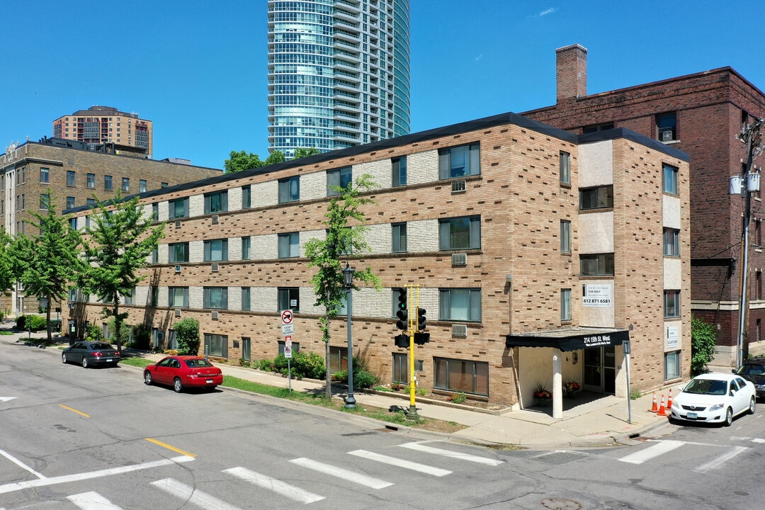214 Place Apartments in Minneapolis, MN - Building Photo