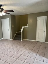 901B Castle Heights Dr in Laredo, TX - Building Photo - Building Photo