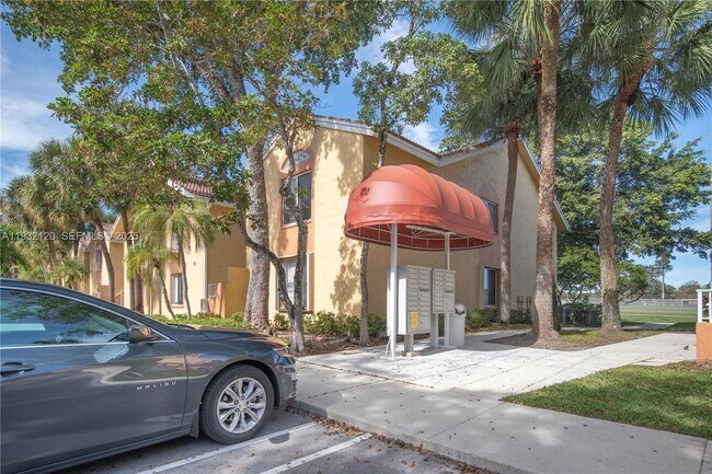 1155 Coral Club Dr in Coral Springs, FL - Building Photo - Building Photo