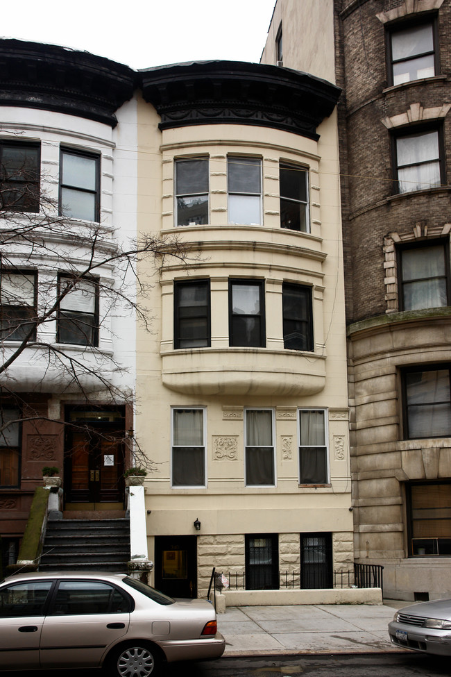 340  West 71 Street in New York, NY - Building Photo - Building Photo