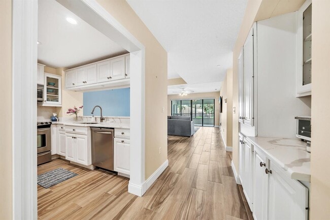 827 Oak Harbour Dr, Unit 827 in Juno Beach, FL - Building Photo - Building Photo