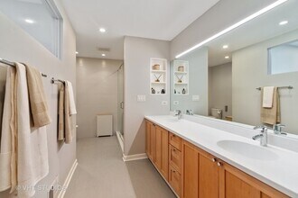 23 N Racine Ave, Unit 434 in Chicago, IL - Building Photo - Building Photo