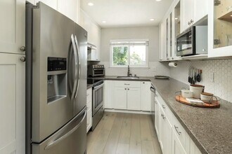 1405 Lenolt St in Redwood City, CA - Building Photo - Building Photo