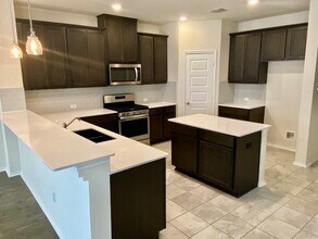 1000 Danish Cove in Hutto, TX - Building Photo - Building Photo