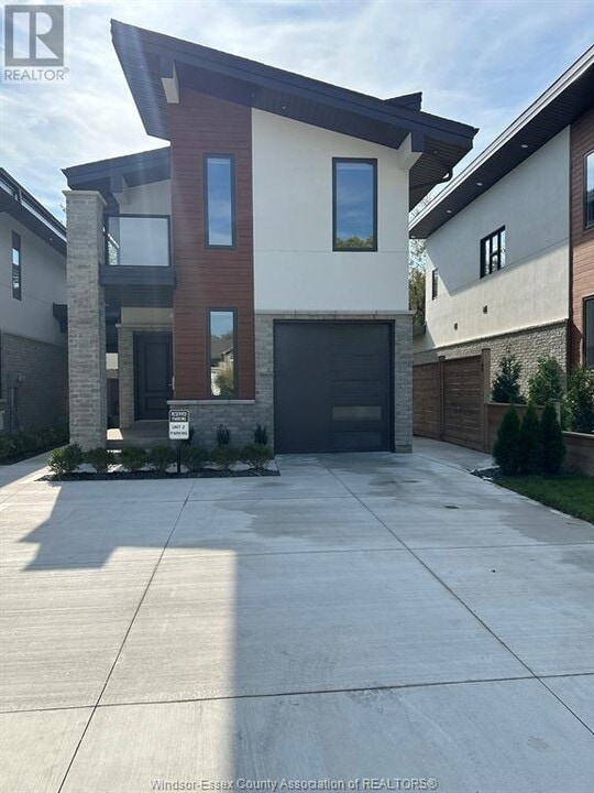 1825 Edgemore Ave in Lasalle, ON - Building Photo