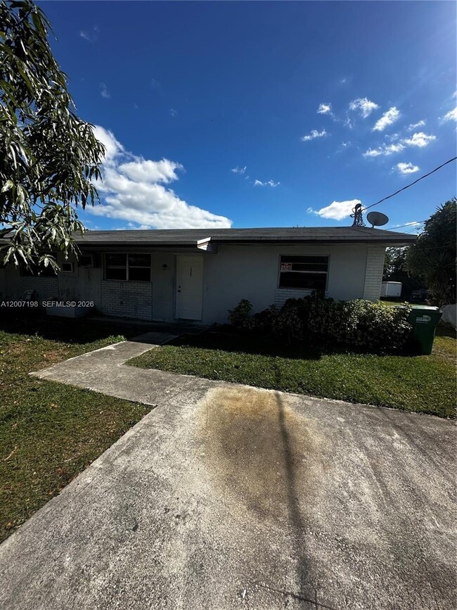 10452 SW 177th St in Miami, FL - Building Photo - Building Photo