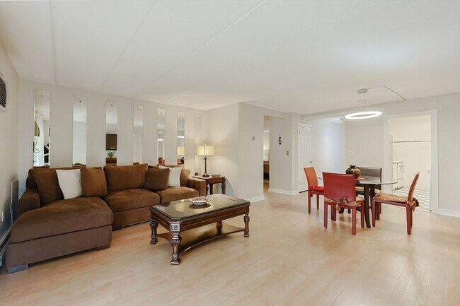 16 Winter St, Unit 43B in Waltham, MA - Building Photo - Building Photo