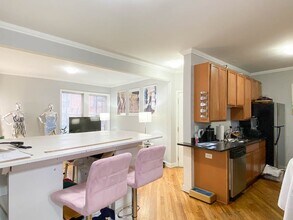 1619 W Wallen Ave, Unit W2 in Chicago, IL - Building Photo - Building Photo