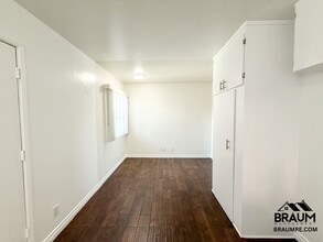 15634 Leadwell St in Los Angeles, CA - Building Photo - Building Photo