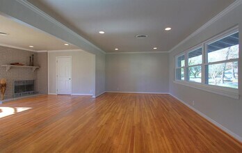 5611 Arboles Dr in Houston, TX - Building Photo - Building Photo